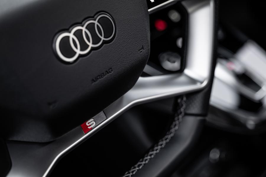 Детали интерьера Audi Q4 Sportback 40 e-tron S line 2021 года  (WW) (фото 5 из 23)